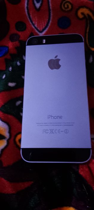 Айфон 5с с чехлом продам