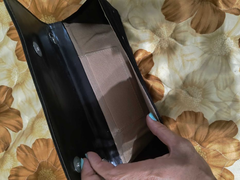 Чанта клъч в черен цвят