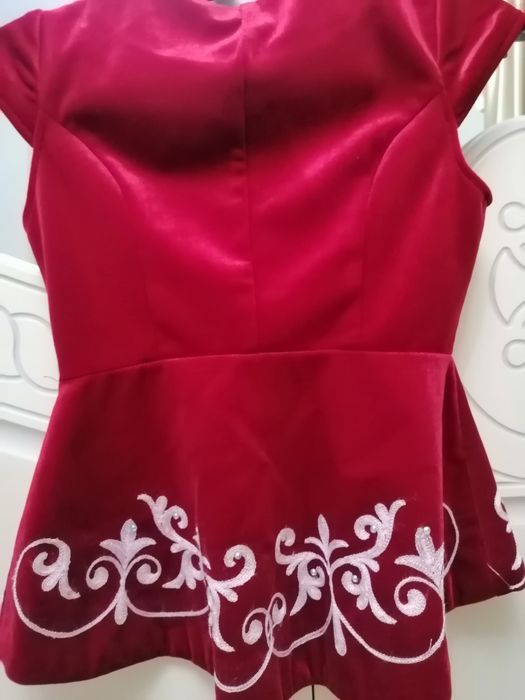 Камзол с баской новый на девочку 10/12 лет