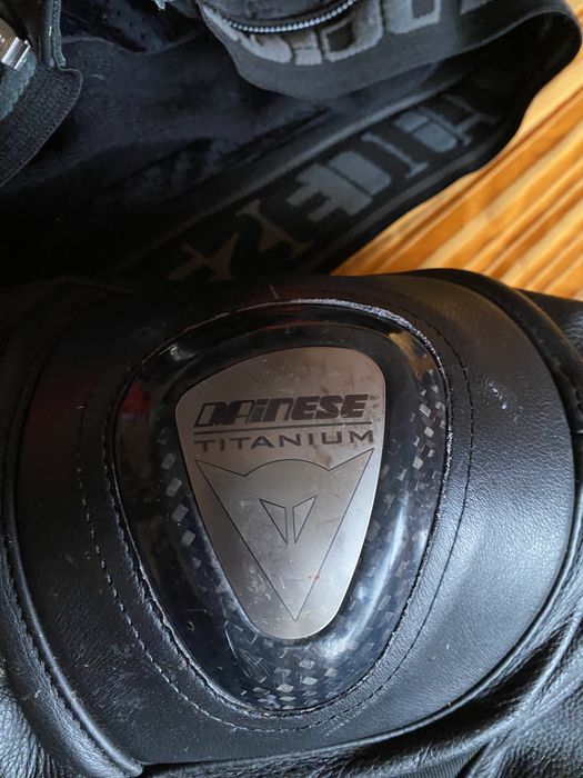 мото екип Dainese 2 части (свързващ цип на кръста)+2 слайдера Daines