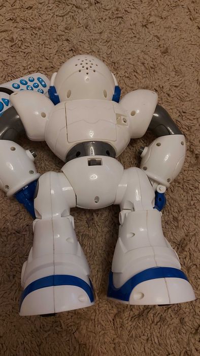 Robo Siri (robot care danseaza)