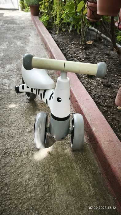 Mini bicicleta "Zebra" pentru copii cu 3 roti, fara pedale