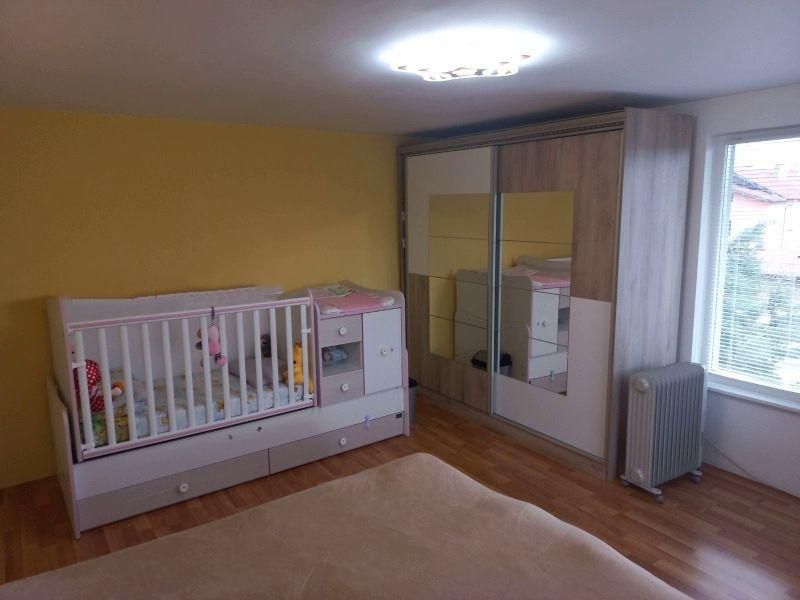 Етаж от къща, под наем, гр. Нови Искър