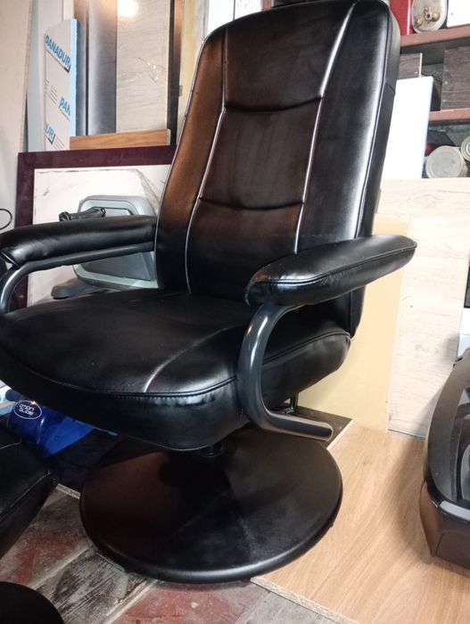 Релакс стол с регулиране и табуретка