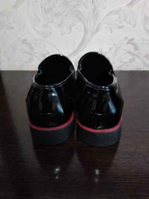 Продаю классический обувь