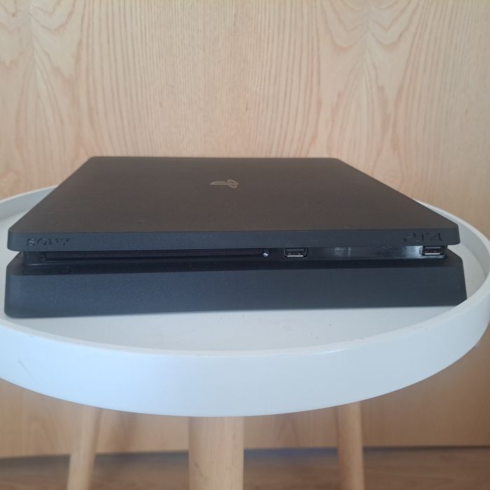 Playstation 4 slim + 50 игри