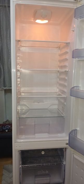 С доставкой холодильник продаю в отличном рабочем состояни Высота-1м92