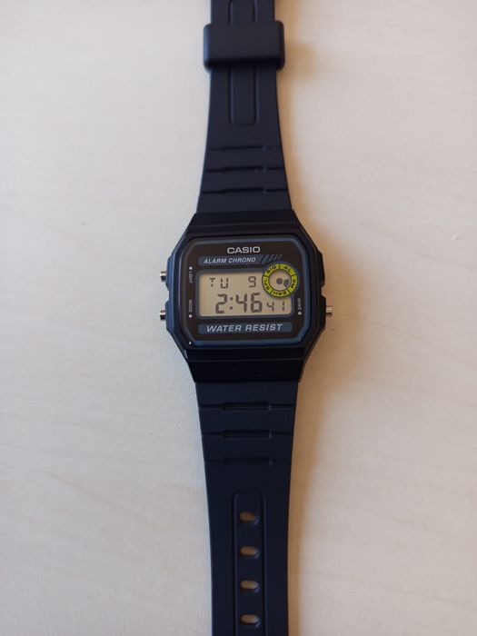 Casio серия F и W - 5 часовника