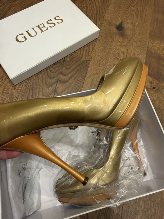 Versace златни обувки на ток