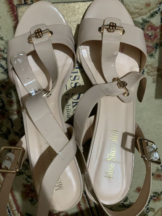 Босоножки женские