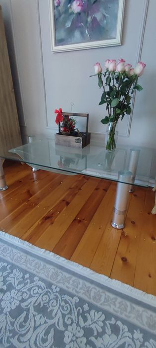 Стекланная столик