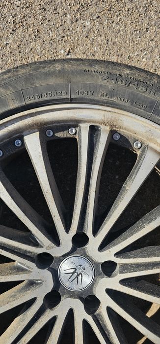 Комплект дисков с резиной 245/45 R20