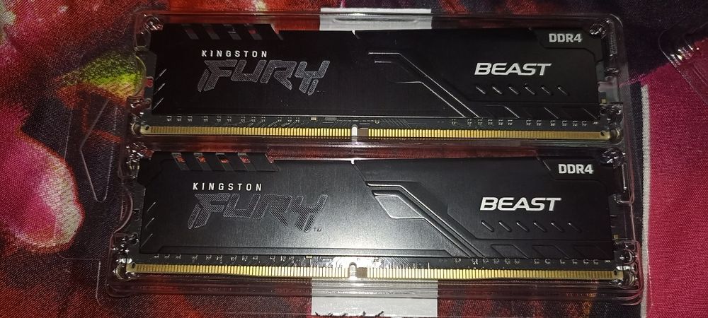 Оперативная память Kingston. 30000