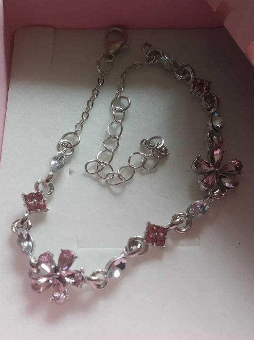 Сребърна гривна за дама. 8 налични модели.В подаръчна кутия.