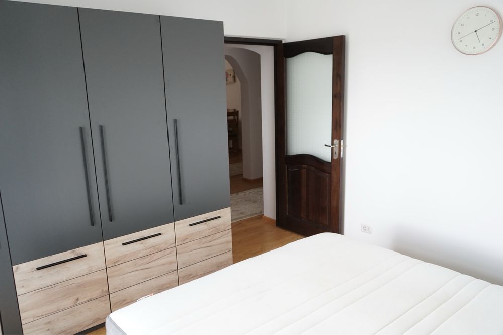 Apartament cu 3 camere de inchiriat, 2 balcoane, zona semicentrala