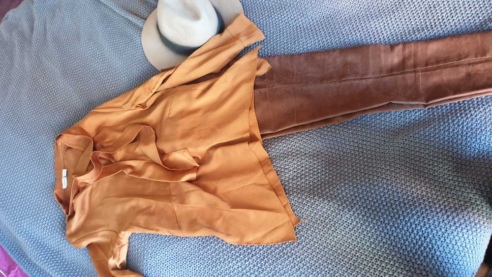 Актуална риза с панделка!