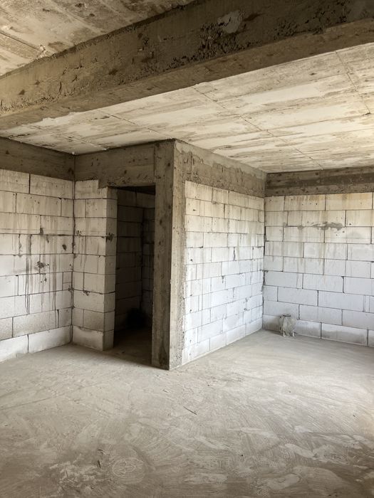 De vanzare 2 garsoniere cu curte individuala