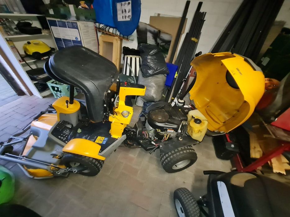 Tractoraș pentru tuns iarba