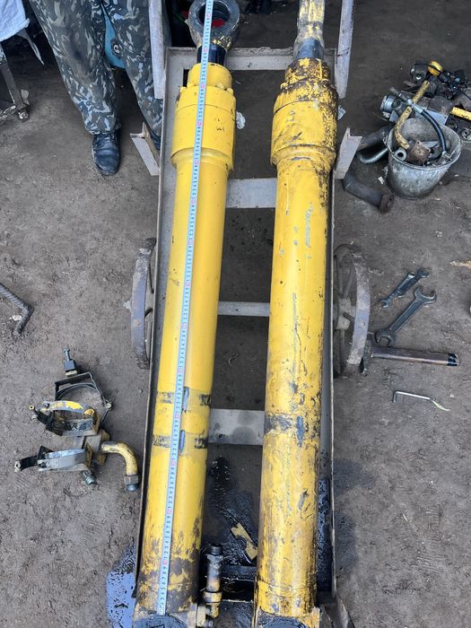 Catapiller M350 ning gidroslinderlari sotiladi holati alo moy oqizmayd