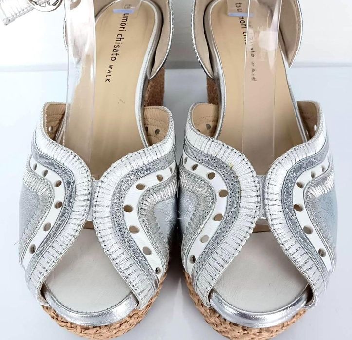 Продам кожаные  босоножки