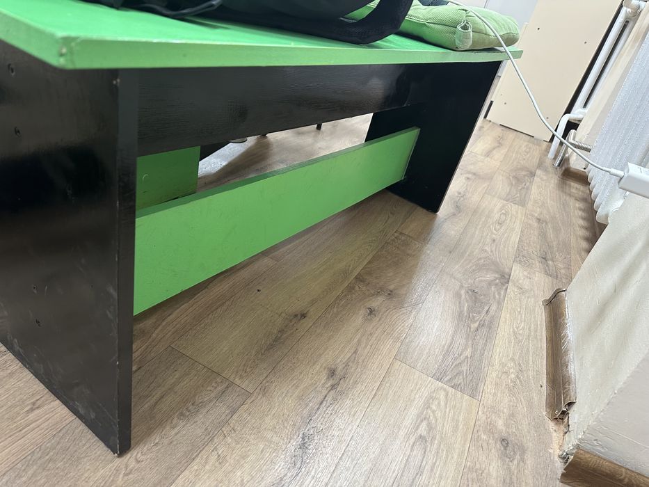 Стол со стульями