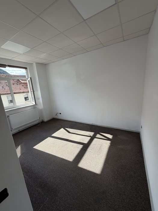 Inchiriere spatiu  Birouri/Cabinet Piatra Neamt  Centru Str Cuza Voda nr 1  et. 1/2