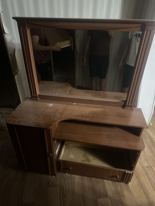 Продается горка,шкафы,двери дешево