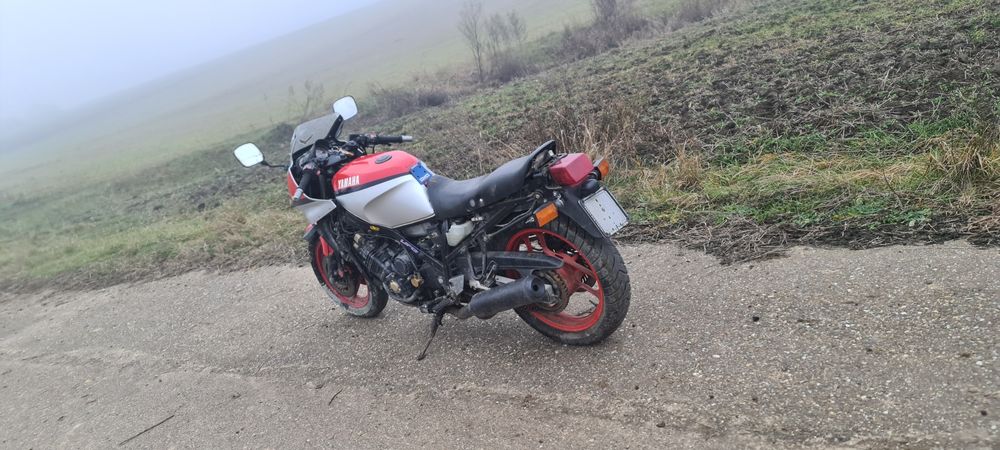 Vând sau schimb yamaha fz750