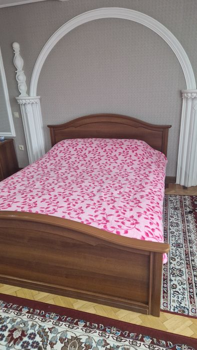Продам спальный гарнитур