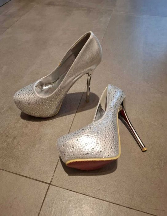 Pantofi cu toc mărimea 39