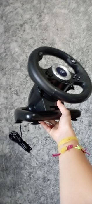 Игровой руль для компьютеров и консолей