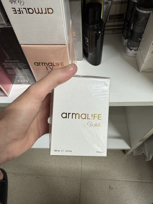 Продавам парфюми