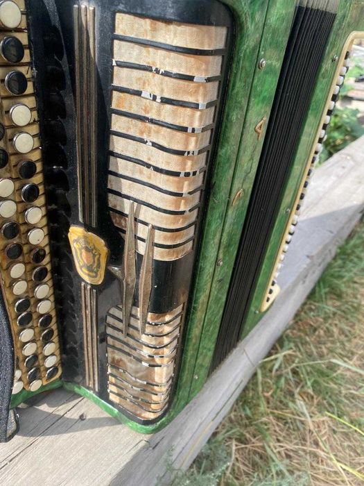 продаю баян.Играет.