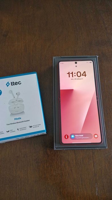 Samsung Z Flip 7 coral red