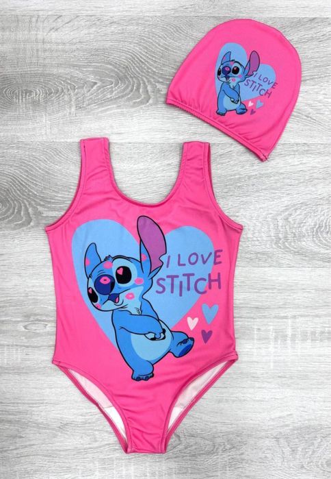 Купальники для детей и полотенце.