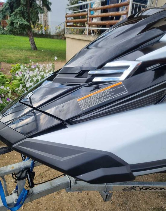 Двет YAMAHA Waverunner 1800
