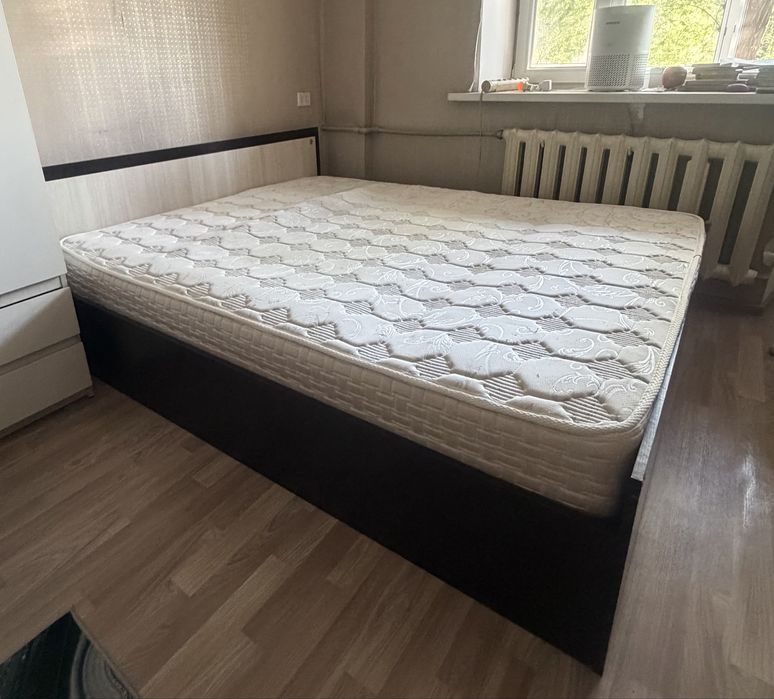Срочно! Продам кровать с матрасом