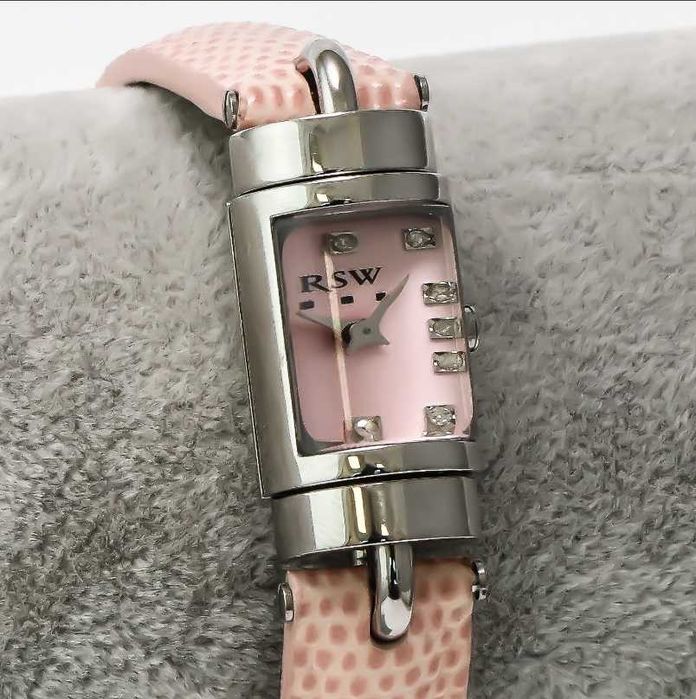 Нов швейцарски кварцов часовник - гривна RSW с диаманти 0,07 карата