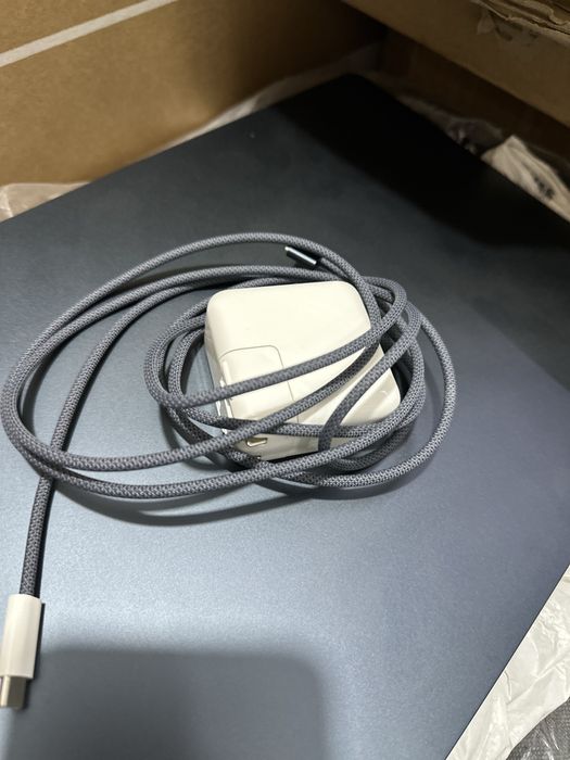 MacBook Air M3 97% 8/256