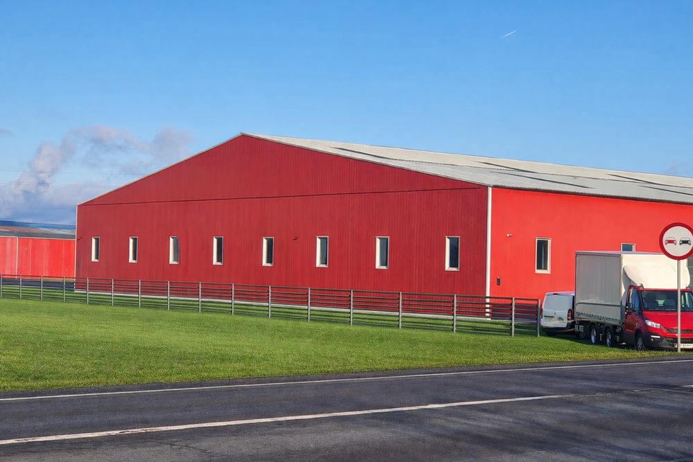 Hala de vanzare, productie, depozitare, desfacere, show-room! OCAZIE!