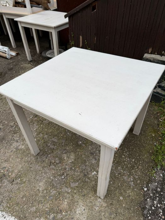 Продавам маси за ресторант