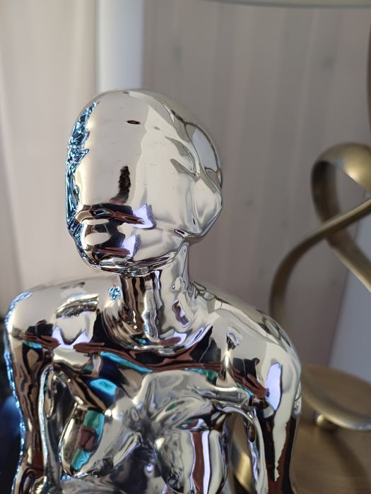 Statueta după Sorayama