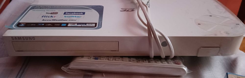 DVD плейър Samsung четящ много формати+записвачка за компютър+дискове