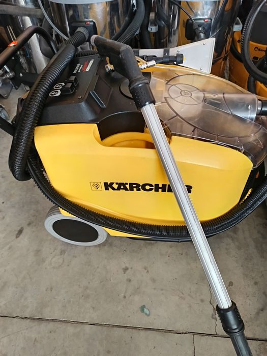 Професионална перяща прахосмукачка