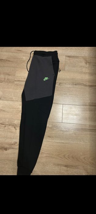 Pantaloni Nike Tech Fleece