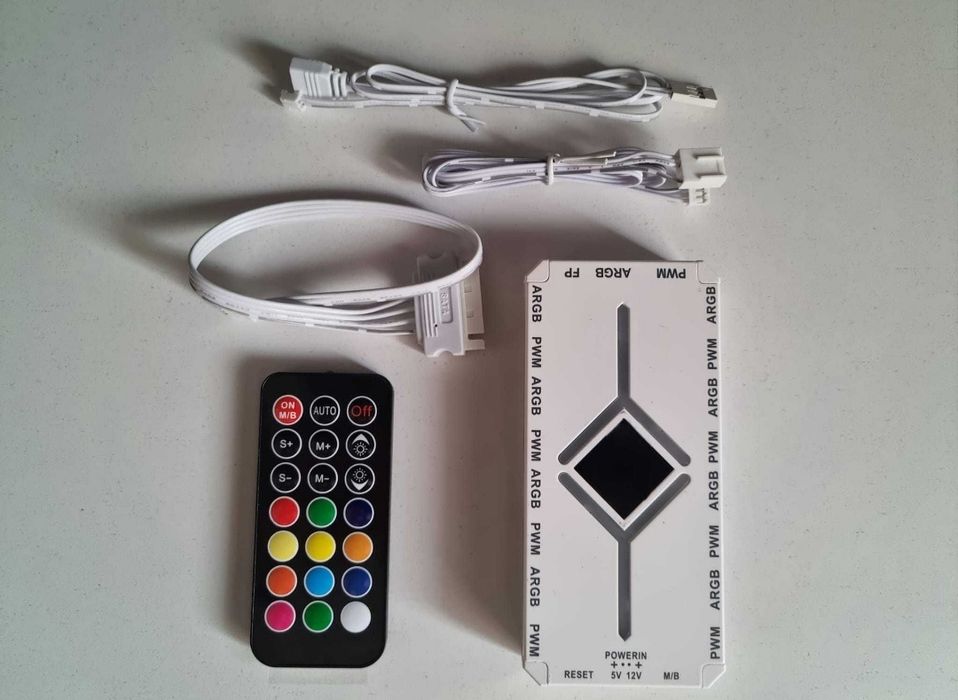 Magnetic 9 FAN Hub Splitter ARGB & PWM - Alb/Negru cu Telecomanda