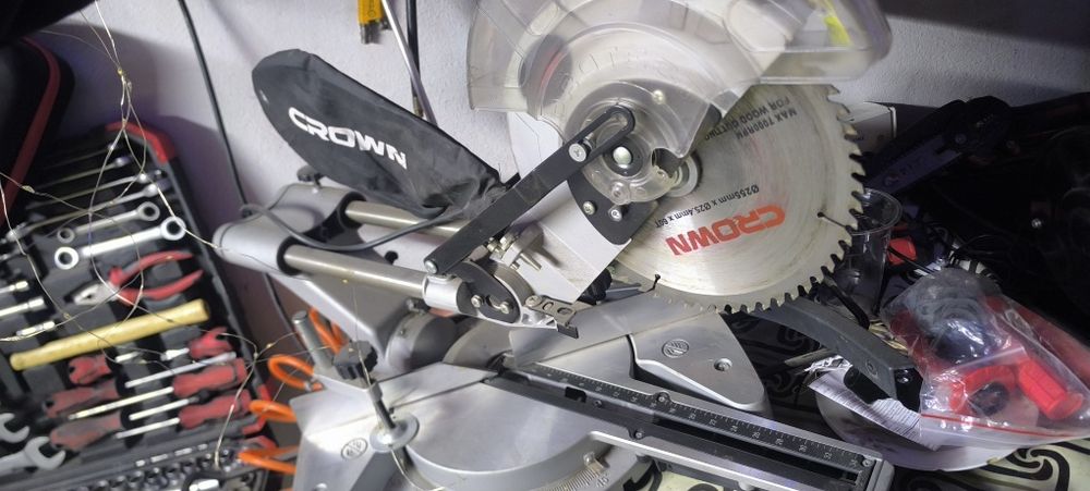Торцовочная пила crown