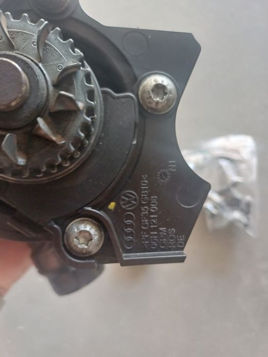 Водна помпа Audi A4