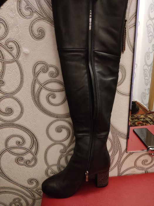 Продаются сапоги, ботфорты.