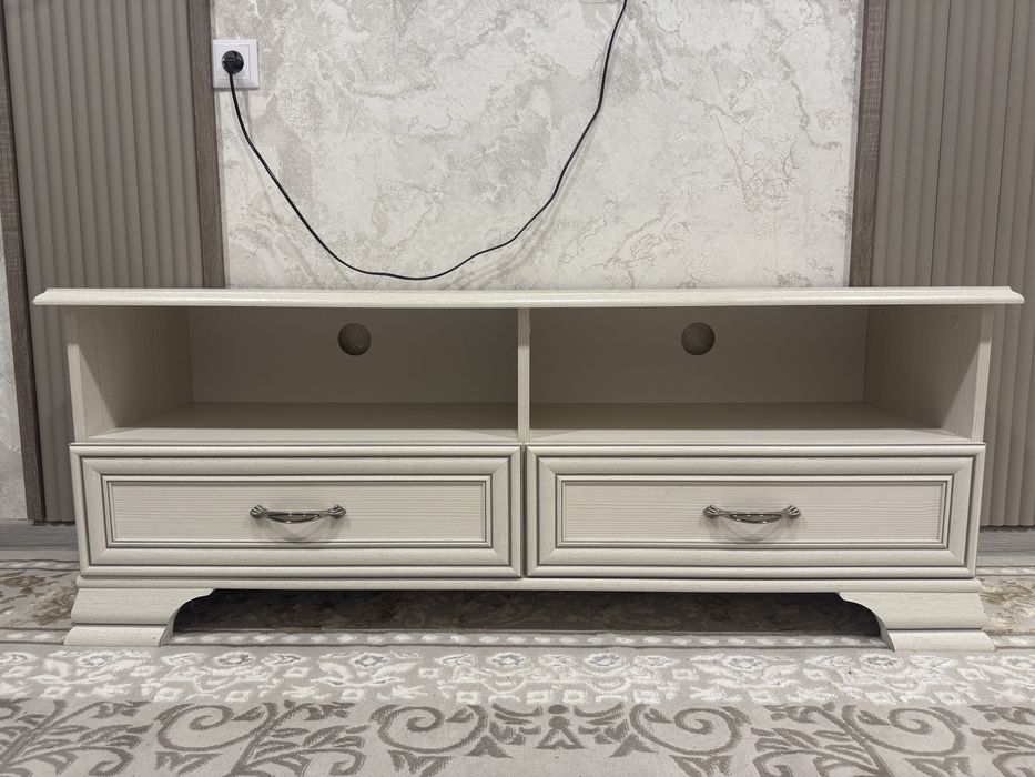 Продам тумбу под телефизор